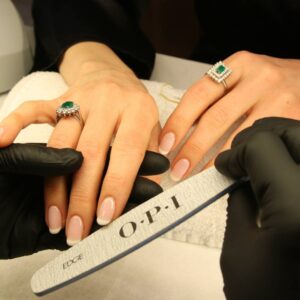 MANICURA